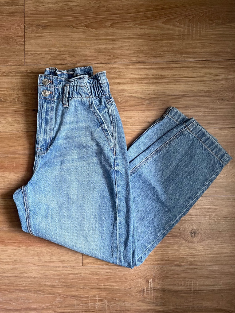 American Eagle High-Rise Mom Jean